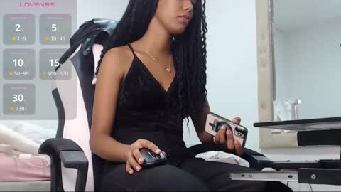 Snapshot of goddess_valen chatting on 12/21/25, 04:03 goddess_valen online show from 12/21/25, 04:03