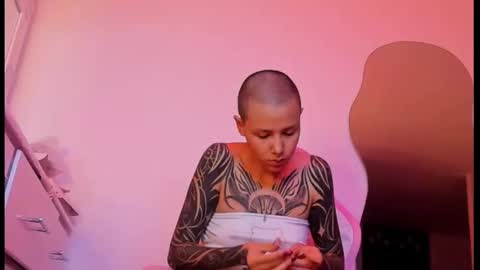 vee online show from 10/26/25, 03:23