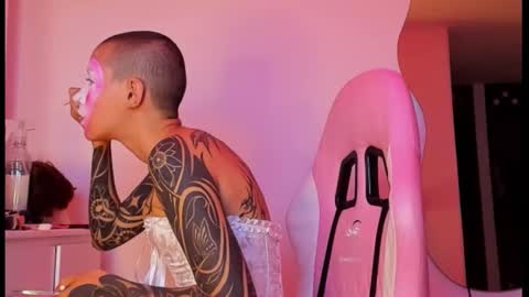 vee online show from 10/28/25, 10:01