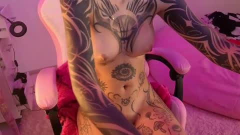 Snapshot of goddess_vee_ chatting on 01/14/26, 03:06 vee online show from 01/14/26, 03:06