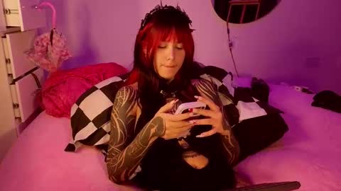 Snapshot of goddess_vee_ chatting on 02/28/26, 02:56 vee online show from 02/28/26, 02:56