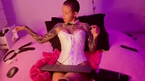 Snapshot of goddess_vee_ chatting on 03/05/26, 12:06 vee online show from 03/05/26, 12:06