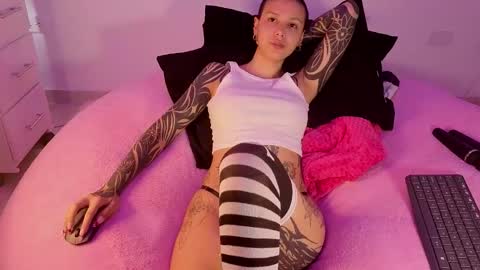 Snapshot of goddess_vee_ chatting on 03/06/26, 08:38 vee online show from 03/06/26, 08:38