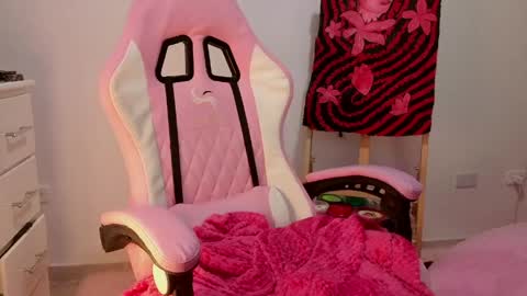 Snapshot of goddess_vee_ chatting on 04/19/26, 11:40 vee online show from 04/19/26, 11:40