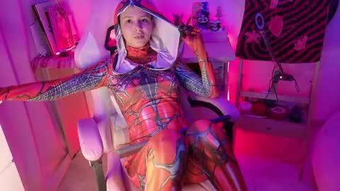 Snapshot of goddess_vee_ chatting on 05/08/26, 01:00 vee online show from 05/08/26, 01:00