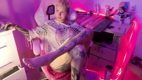 Snapshot of goddess_vee_ chatting on 05/12/26, 09:45 vee online show from 05/12/26, 09:45