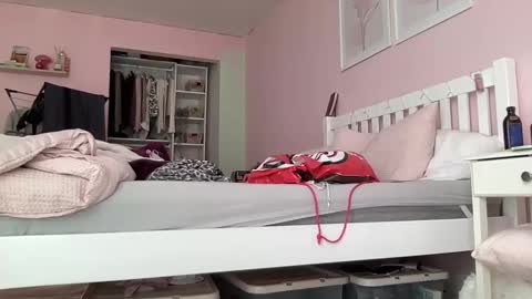 Snapshot of goddesselxo chatting on 05/27/26, 05:43 Goddess L online show from 05/27/26, 05:43