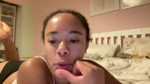 Snapshot of goddesselxo chatting on 06/06/26, 01:00 Goddess L online show from 06/06/26, 01:00