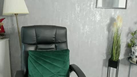 Snapshot of goddessmiaa chatting on 12/07/24, 07:27 Mistress online show from 12/07/24, 07:27