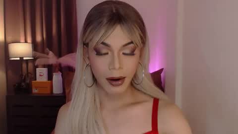 Snapshot of goddessmichaella chatting on 12/22/24, 02:38 Michaella online show from 12/22/24, 02:38