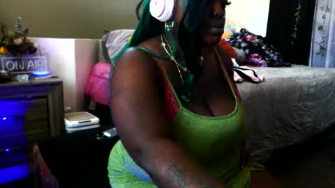 MonniDoll online show from 09/29/25, 08:02