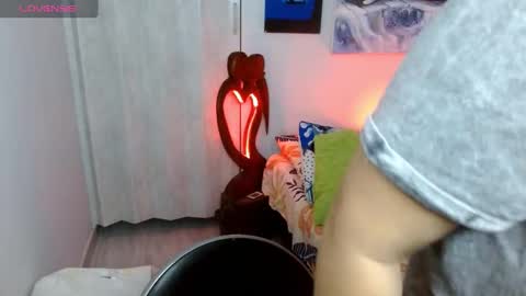  Naih Reyes online show from 10/13/25, 04:56