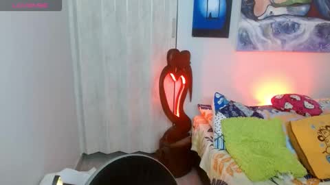  Naih Reyes online show from 10/17/25, 02:15