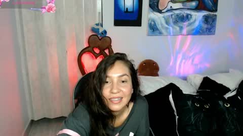 Snapshot of goddessnahi chatting on 04/17/26, 04:59 Naih Reyes online show from 04/17/26, 04:59