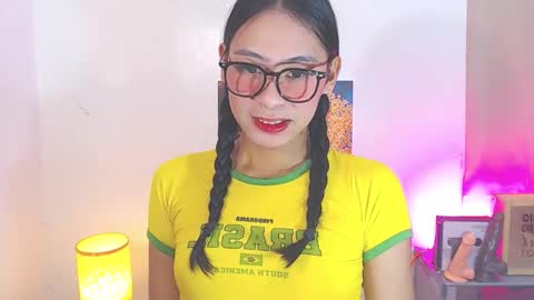 Snapshot of goddessnianxx chatting on 11/21/25, 12:32 Kyla and Nian online show from 11/21/25, 12:32