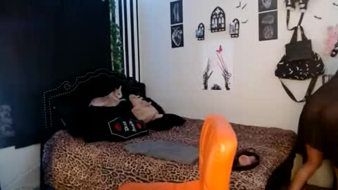 Snapshot of goddesstrinity_ chatting on 01/11/26, 05:45 GoddessTrinityT online show from 01/11/26, 05:45