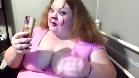 Snapshot of godessisabella chatting on 10/30/25, 07:10 godessisabella online show from 10/30/25, 07:10