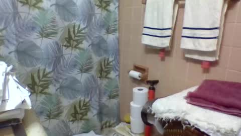 Snapshot of gojo885 chatting on 02/18/25, 02:49 gojo885 online show from 02/18/25, 02:49