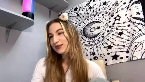 Gloria online show from 12/18/25, 04:57