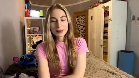 Gloria online show from 12/19/25, 04:25