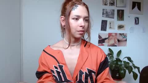 Snapshot of golden_alaska chatting on 12/04/25, 01:53 Alaska online show from 12/04/25, 01:53