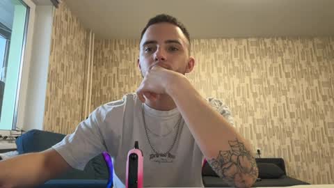 Golden boyyy21 online show from 02/04/25, 01:06