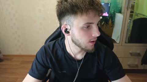 Snapshot of golden_boyyy21 chatting on 04/20/26, 10:00 Golden boyyy21 online show from 04/20/26, 10:00