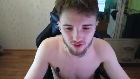 Snapshot of golden_boyyy21 chatting on 04/21/26, 01:42 Golden boyyy21 online show from 04/21/26, 01:42