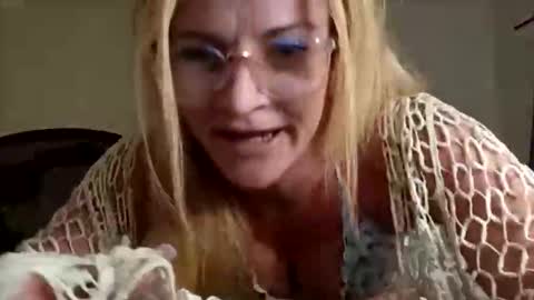 Snapshot of goldendoll1704 chatting on 06/10/26, 12:00 goldendoll1704 online show from 06/10/26, 12:00