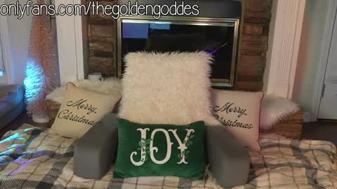 Snapshot of goldengoddessxxx chatting on 11/14/25, 10:18 Sammy online show from 11/14/25, 10:18