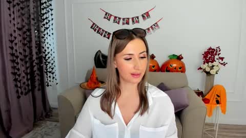 Olivia online show from 10/25/25, 04:20