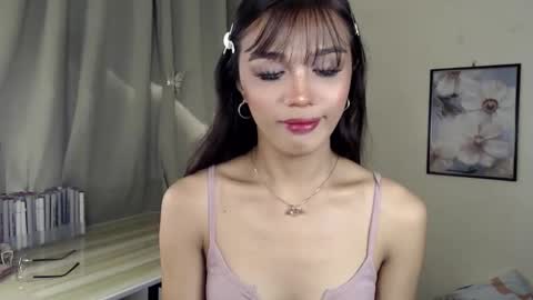 Lily is Gold online show from 11/25/25, 05:29