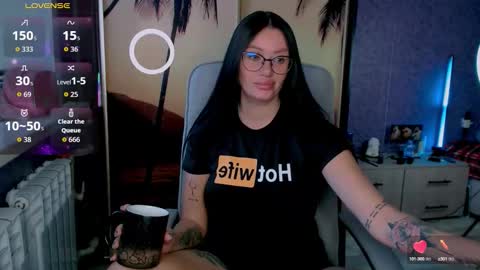Snapshot of goldenwitchx chatting on 09/17/25, 05:20 Polina online show from 09/17/25, 05:20