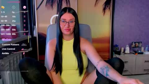 Snapshot of goldenwitchx chatting on 10/15/25, 05:51 Polina online show from 10/15/25, 05:51