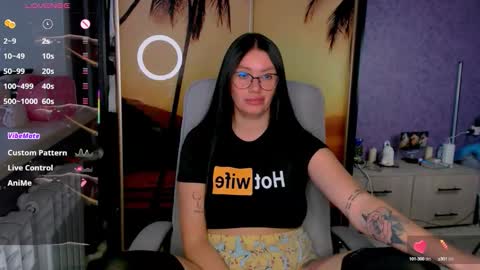 Snapshot of goldenwitchx chatting on 10/17/25, 06:16 Polina online show from 10/17/25, 06:16