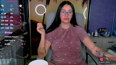 Snapshot of goldenwitchx chatting on 10/20/25, 04:57 Polina online show from 10/20/25, 04:57