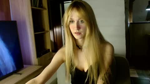 Snapshot of goldiehanny chatting on 02/13/25, 06:48 GoldieHanny online show from 02/13/25, 06:48