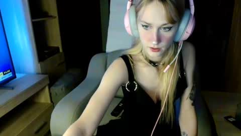 Snapshot of goldiehanny chatting on 02/21/25, 06:15 GoldieHanny online show from 02/21/25, 06:15
