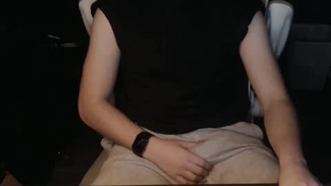 Snapshot of gonejerking chatting on 01/20/25, 08:09 Nervous online show from 01/20/25, 08:09