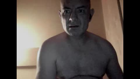 Snapshot of gonzalobilbaogon chatting on 12/08/24, 03:32 gonzalo online show from 12/08/24, 03:32