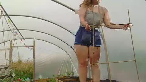 Snapshot of goodgirl_layla chatting on 07/25/26, 02:03 Layla online show from 07/25/26, 02:03