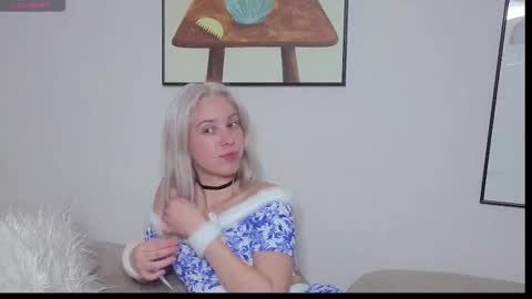 Snapshot of goog_div chatting on 12/22/25, 11:07 goog_div online show from 12/22/25, 11:07