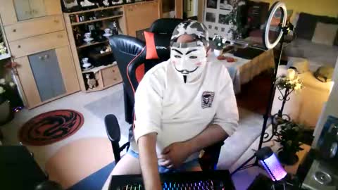 google5001 online show from 10/22/25, 02:17