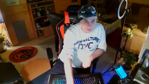 google5001 online show from 12/01/25, 06:24