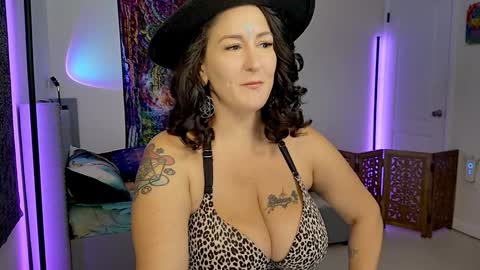 Snapshot of gooner_girl chatting on 09/10/25, 01:33 gooner_girl online show from 09/10/25, 01:33