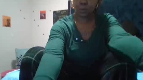 Snapshot of gotcake713 chatting on 11/17/25, 08:14 Sue Goddess online show from 11/17/25, 08:14