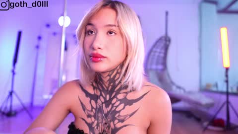 Snapshot of goth_dolll chatting on 01/25/25, 07:49 sophie Special celebration a the beach 300k followers 3011 and 0112 online show from 01/25/25, 07:49