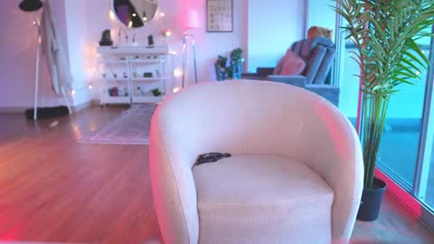 Snapshot of goth_dolll chatting on 03/09/25, 10:52 sophie Special celebration a the beach 300k followers 3011 and 0112 online show from 03/09/25, 10:52