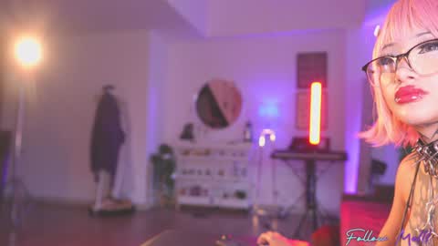 Snapshot of goth_dolll chatting on 09/26/25, 10:25 sophie Special celebration a the beach 300k followers 3011 and 0112 online show from 09/26/25, 10:25