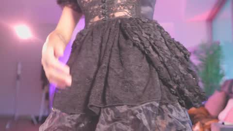 Snapshot of goth_dolll chatting on 11/13/25, 08:19 sophie Special celebration a the beach 300k followers 3011 and 0112 online show from 11/13/25, 08:19